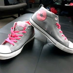 Converse Allstars Women's Sz 6